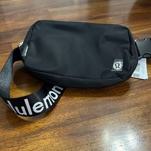 wordmark everyday beltbag